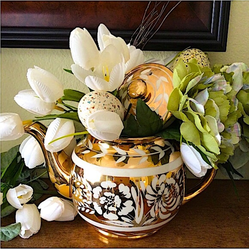 Sadler Vintage Gold Flower Ceramic Teapot
Nice